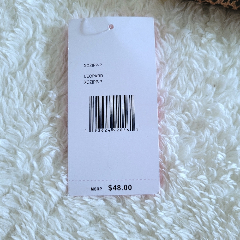 Betsey Johnson Leopard🐆 Wristlet - NWT - Picture 16 of 16